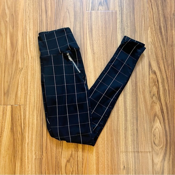 SWS Essentials Black & White Grid Leggings - Picture 1 of 4